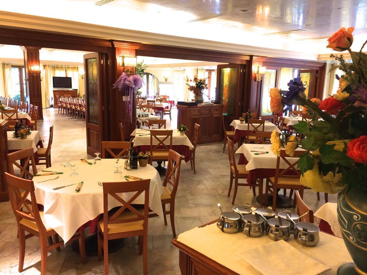 Albergo Ristorante Pizzeria Da Michele Venzone Luaran gambar