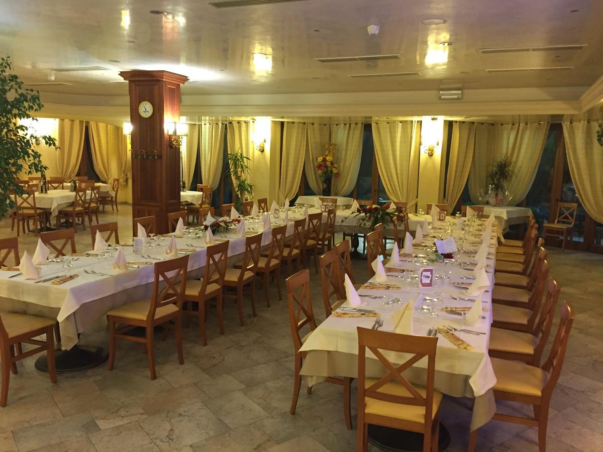 Albergo Ristorante Pizzeria Da Michele Venzone Luaran gambar